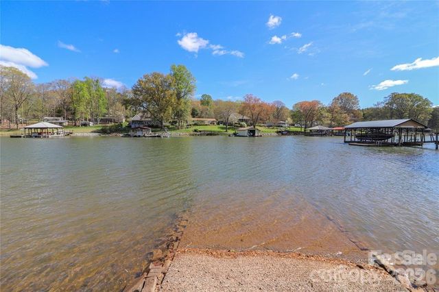 4279 Candlewood Drive, Sherrills Ford, NC 28673