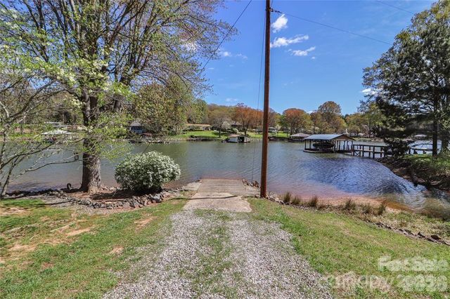 4279 Candlewood Drive, Sherrills Ford, NC 28673