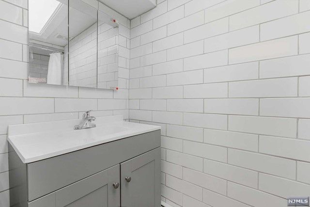 44 Monhegan Avenue, Oakland, NJ 07436