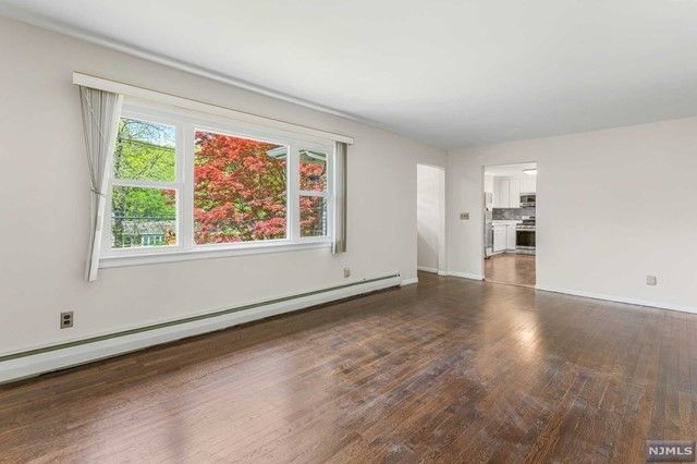 44 Monhegan Avenue, Oakland, NJ 07436