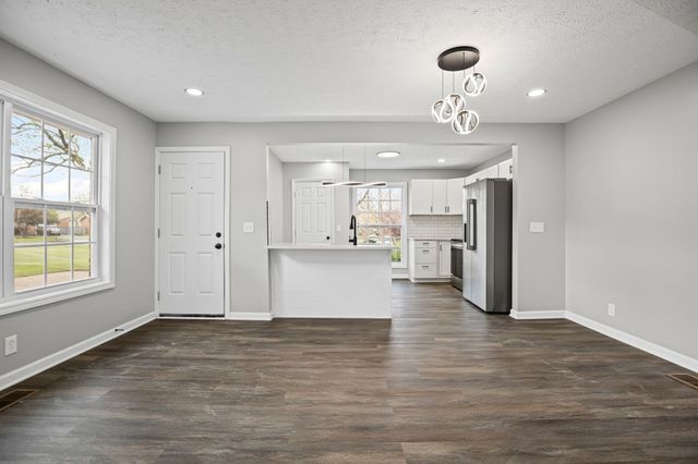 105 Saxon Mist Dr, Nashville, TN 37217