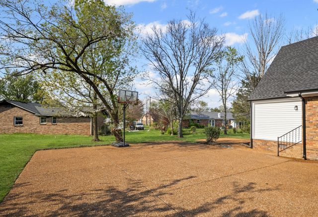 105 Saxon Mist Dr, Nashville, TN 37217