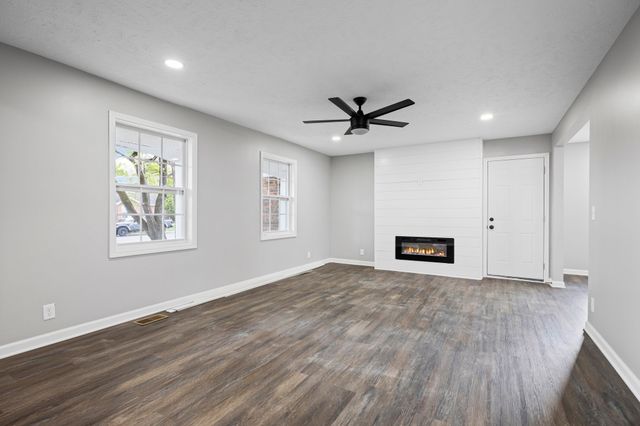 105 Saxon Mist Dr, Nashville, TN 37217