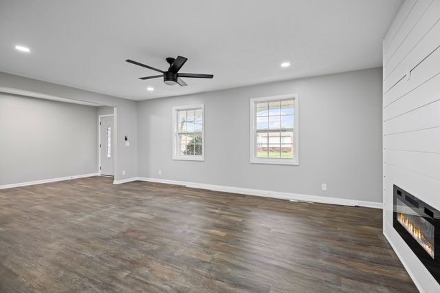 105 Saxon Mist Dr, Nashville, TN 37217
