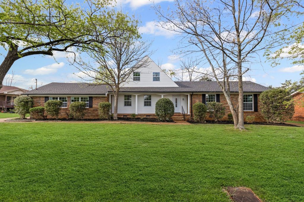 105 Saxon Mist Dr, Nashville, TN 37217