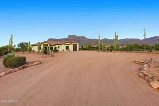 1067 S TRIGGER Court, Apache Junction, AZ 85119