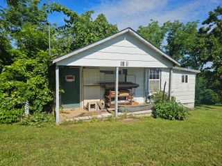 1221 Jefferson Avenue, West Plains, MO 65775