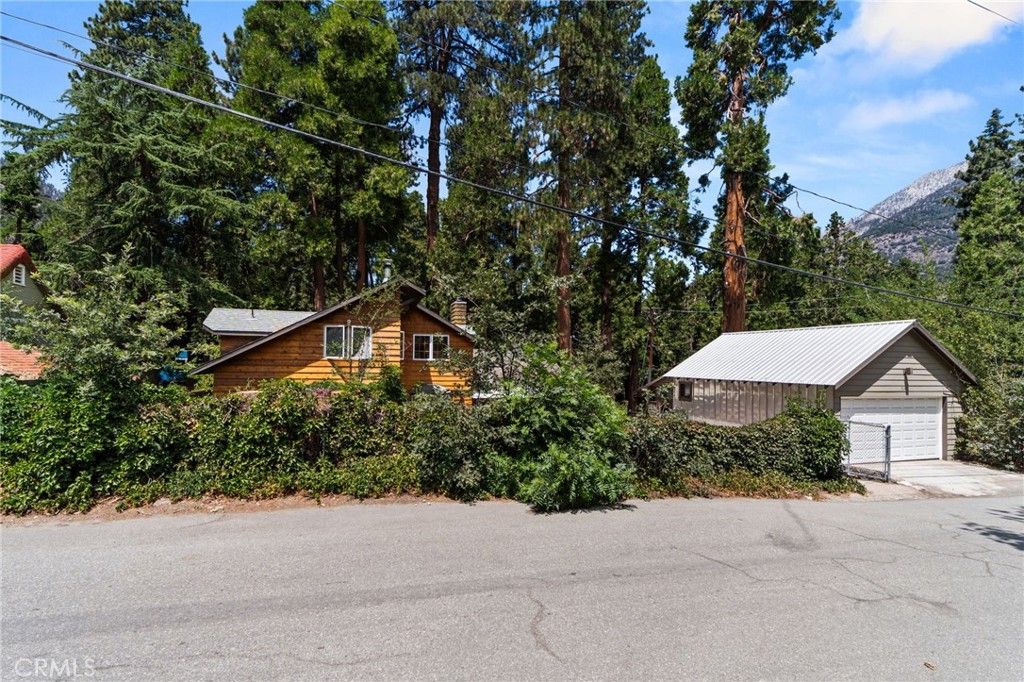 Image 8 of property listing at 41035 Pine Drive, Forest Falls, CA 92339