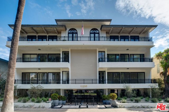 12320 MONTANA Avenue 109, Los Angeles, CA 90049