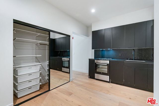 12320 MONTANA Avenue 109, Los Angeles, CA 90049