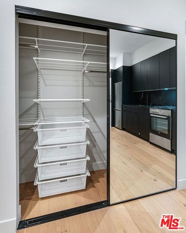 12320 MONTANA Avenue 109, Los Angeles, CA 90049