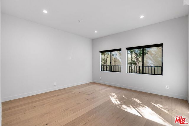 12320 MONTANA Avenue 109, Los Angeles, CA 90049