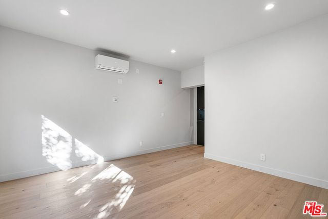 12320 MONTANA Avenue 109, Los Angeles, CA 90049