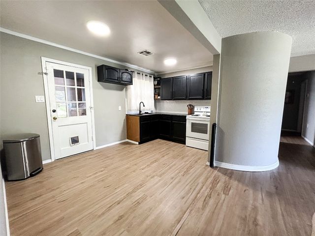 104 E Mimosa Drive, Midwest City, OK 73110