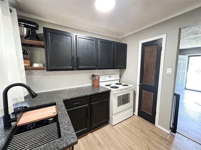 104 E Mimosa Drive, Midwest City, OK 73110
