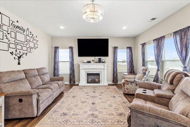 1604 Raymond Avenue, Bellefontaine, OH 43311