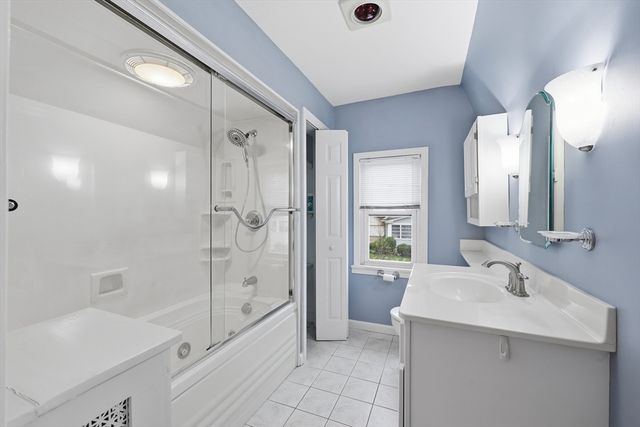 77 Fresno St, Springfield, MA 01104