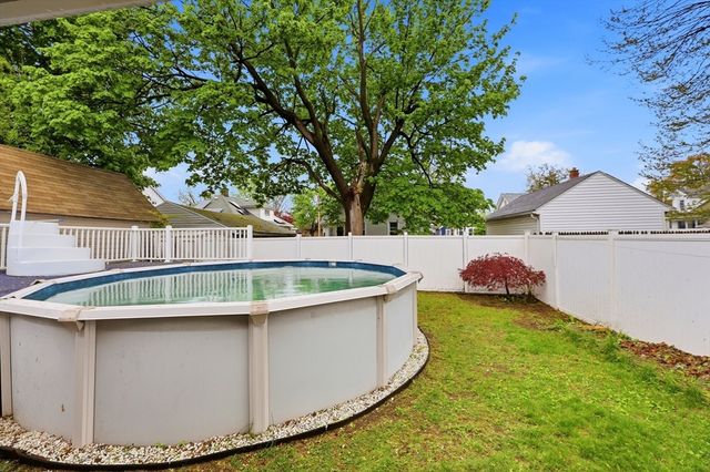77 Fresno St, Springfield, MA 01104
