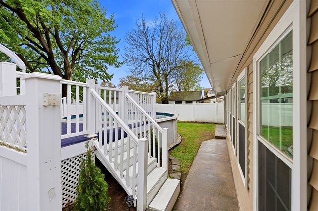 77 Fresno St, Springfield, MA 01104
