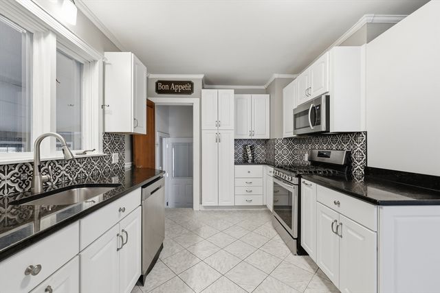 77 Fresno St, Springfield, MA 01104