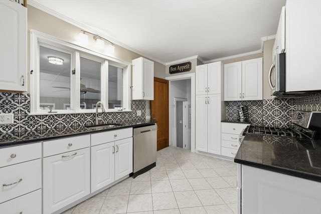 77 Fresno St, Springfield, MA 01104