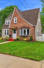77 Fresno St, Springfield, MA 01104