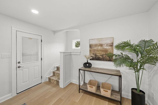 2712 Eakin Road, Columbus, OH 43204