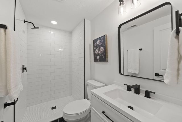 2712 Eakin Road, Columbus, OH 43204