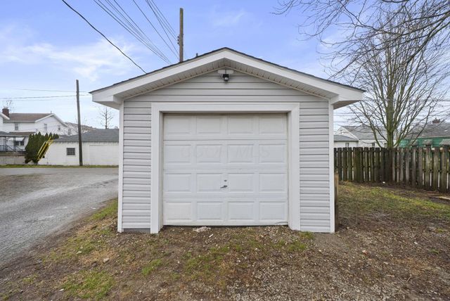 2712 Eakin Road, Columbus, OH 43204