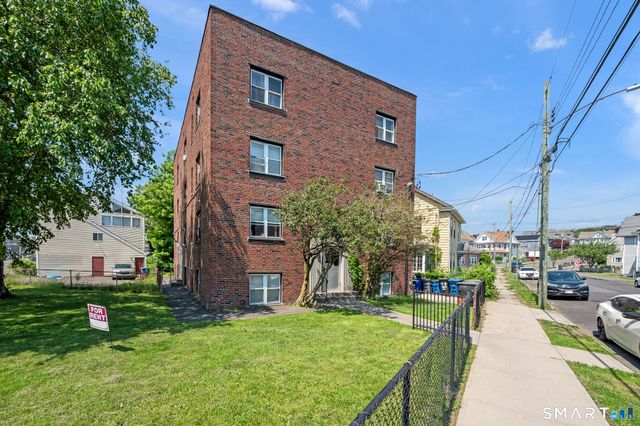 305 Parrott Avenue, Bridgeport, CT 06606