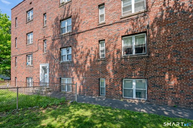 305 Parrott Avenue, Bridgeport, CT 06606