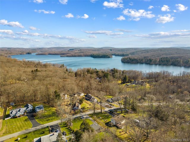 44 Oakridge Road, North Salem, NY 10560