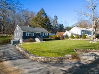 44 Oakridge Road, North Salem, NY 10560
