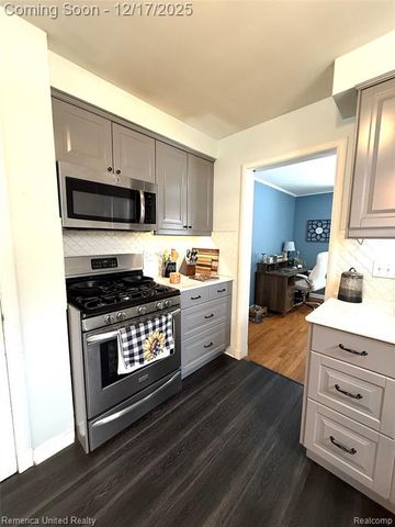 9915 Ingram Street, Livonia, MI 48150