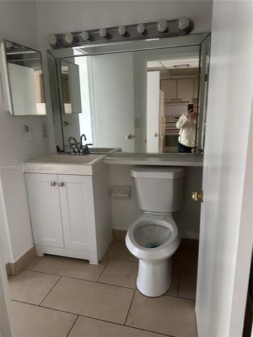 2194 W 60th St 22213, Hialeah, FL 33016