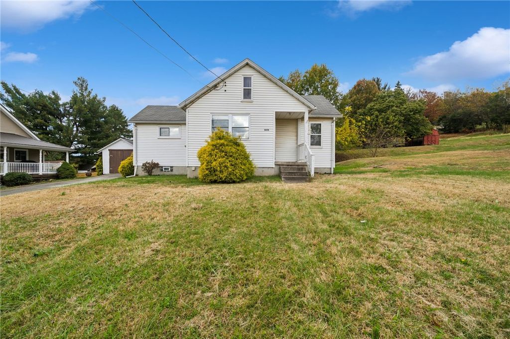 3425 Garvers Ferry Rd, Lower Burrell, PA 15068