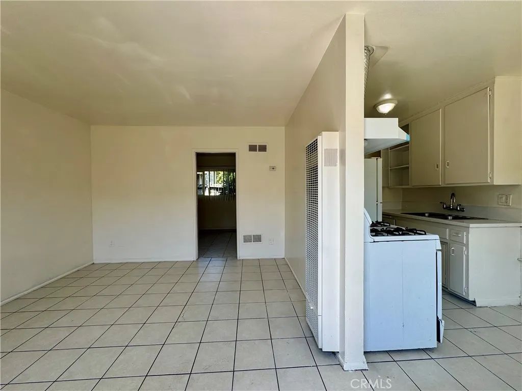 591 E 6th Street, Pomona, CA 91766