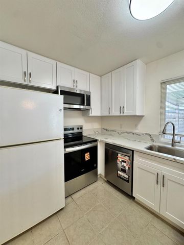 43 Omaha Ct, Sacramento, CA 95823