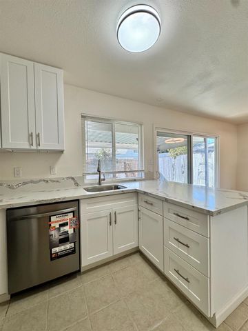 43 Omaha Ct, Sacramento, CA 95823