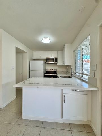 43 Omaha Ct, Sacramento, CA 95823