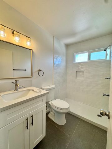 43 Omaha Ct, Sacramento, CA 95823