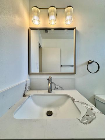 43 Omaha Ct, Sacramento, CA 95823