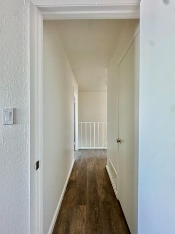 43 Omaha Ct, Sacramento, CA 95823