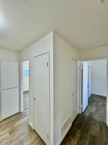 43 Omaha Ct, Sacramento, CA 95823