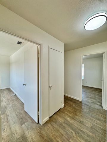 43 Omaha Ct, Sacramento, CA 95823