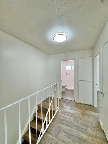 43 Omaha Ct, Sacramento, CA 95823