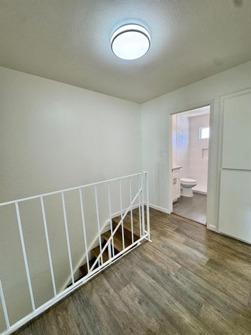 43 Omaha Ct, Sacramento, CA 95823