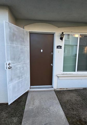 43 Omaha Ct, Sacramento, CA 95823