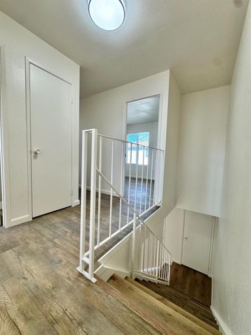 43 Omaha Ct, Sacramento, CA 95823