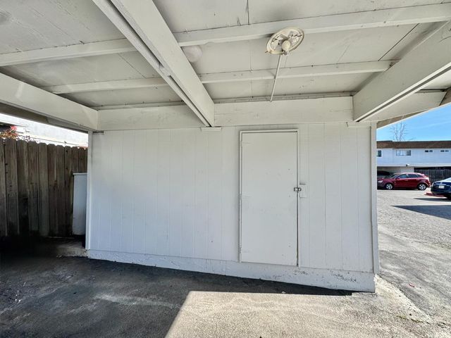 43 Omaha Ct, Sacramento, CA 95823